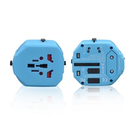O curso universal de carregamento do soquete de USB do porto duplo com 250V avaliou a tensão