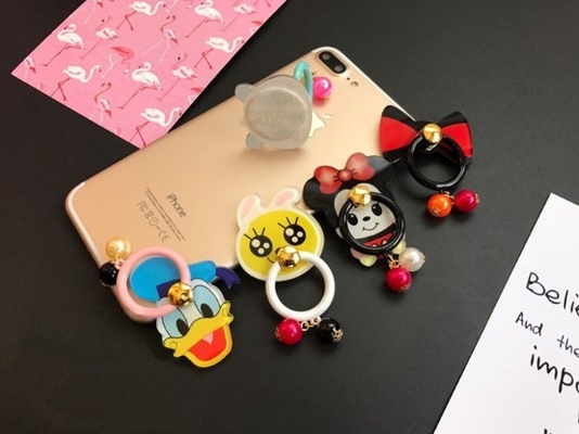 Suporte do anel de dedo do telefone do bracelete da pérola dos desenhos animados com cor acrílica dos doces